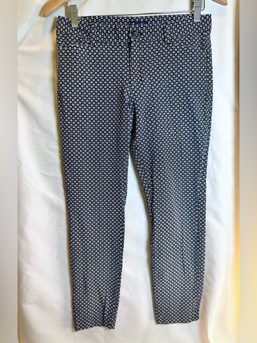 GAP Slim City Navy and White geometric Patterned slim ankle Pants size 8